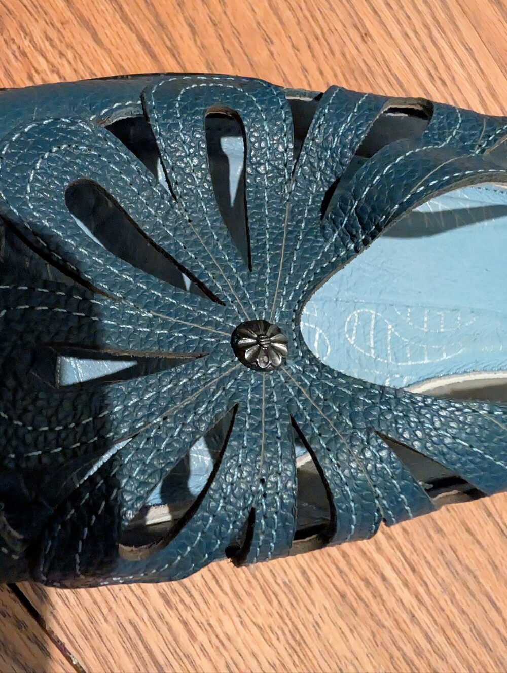 Jambu Size 11 Cute Comfy Blue Leather Flats Shoes In Really Good Condition.